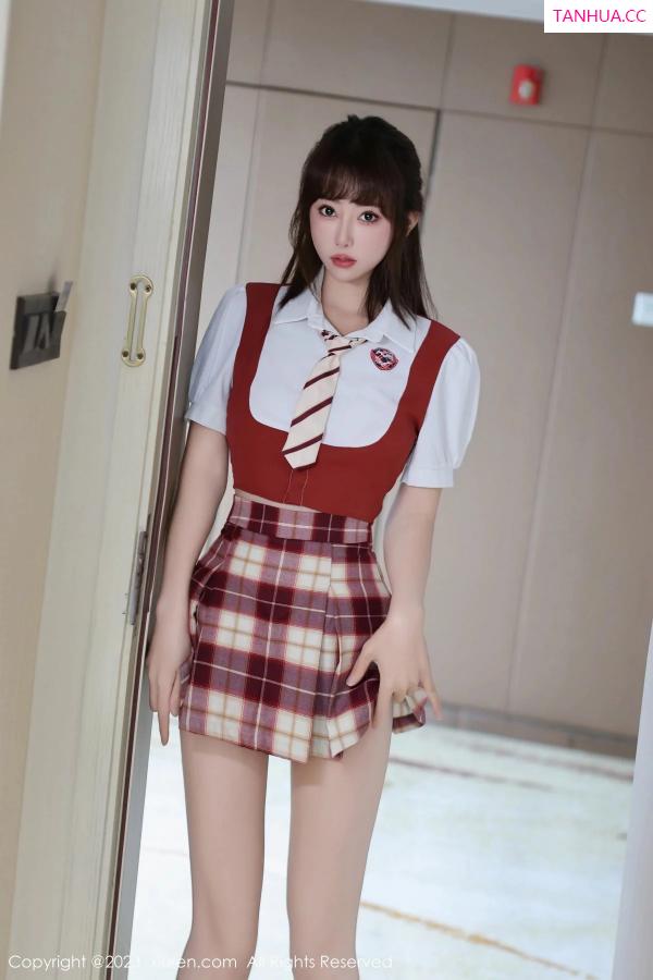   [XiuRen]高清写真图 2023.12.22 No.7851 金tiao 制服美腿第13张图片